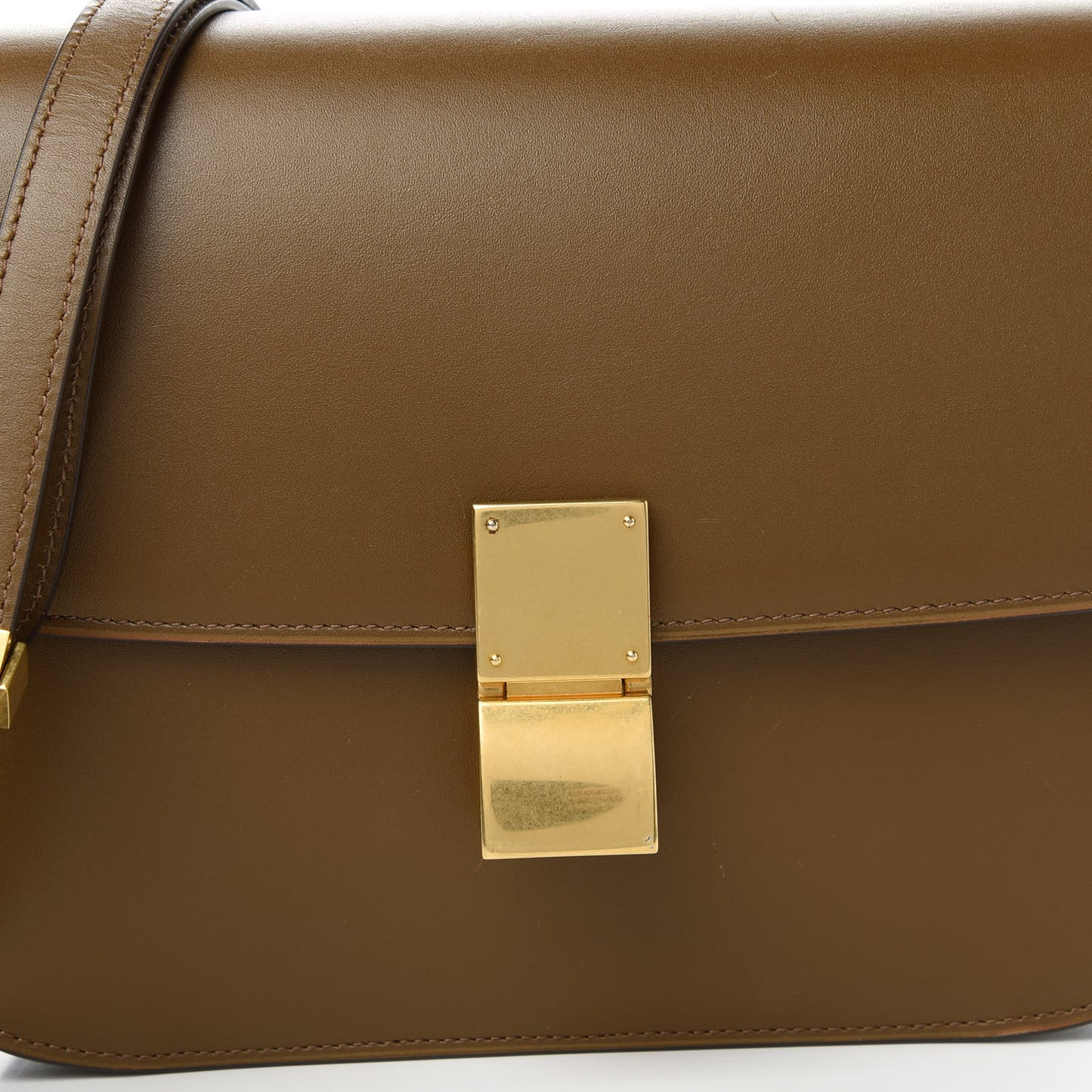 Smooth Calfskin Medium Classic Box Flap Bag Camel
