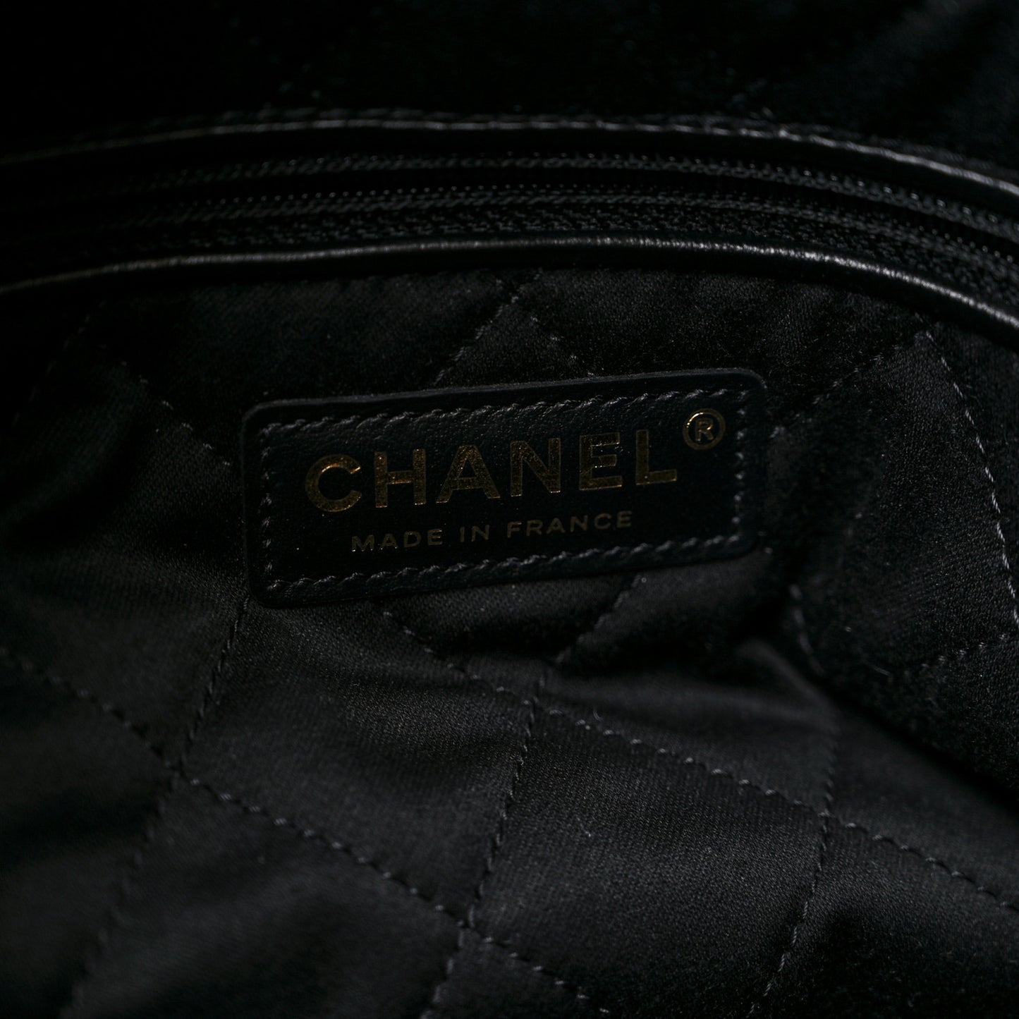 Shiny Calfskin Quilted Chanel 22 Black