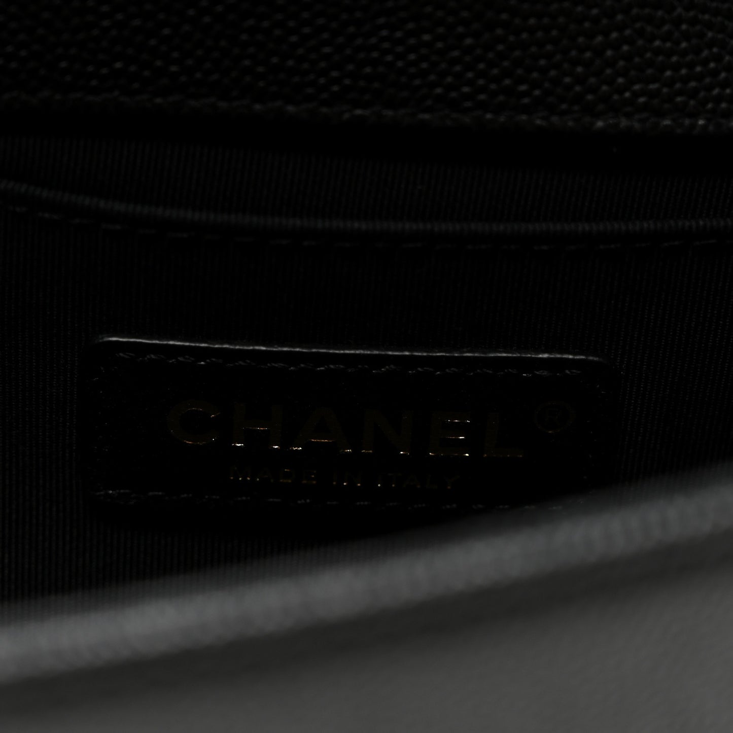 Caviar Quilted Medium Boy Flap Black