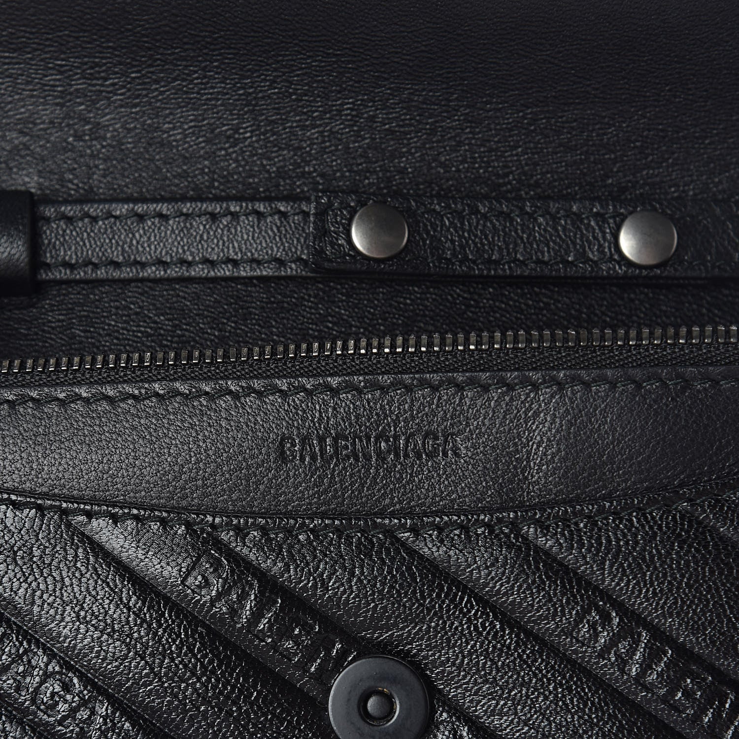 Balenciaga Shiny Goatskin Logo Embossed Monochrome BB Wallet On Chain Black 6 of 9