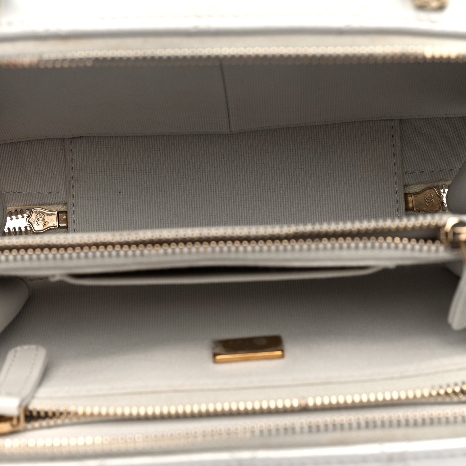 Chanel Metallic Lambskin Quilted Top Handle Vanity Case Silver 6 of 11