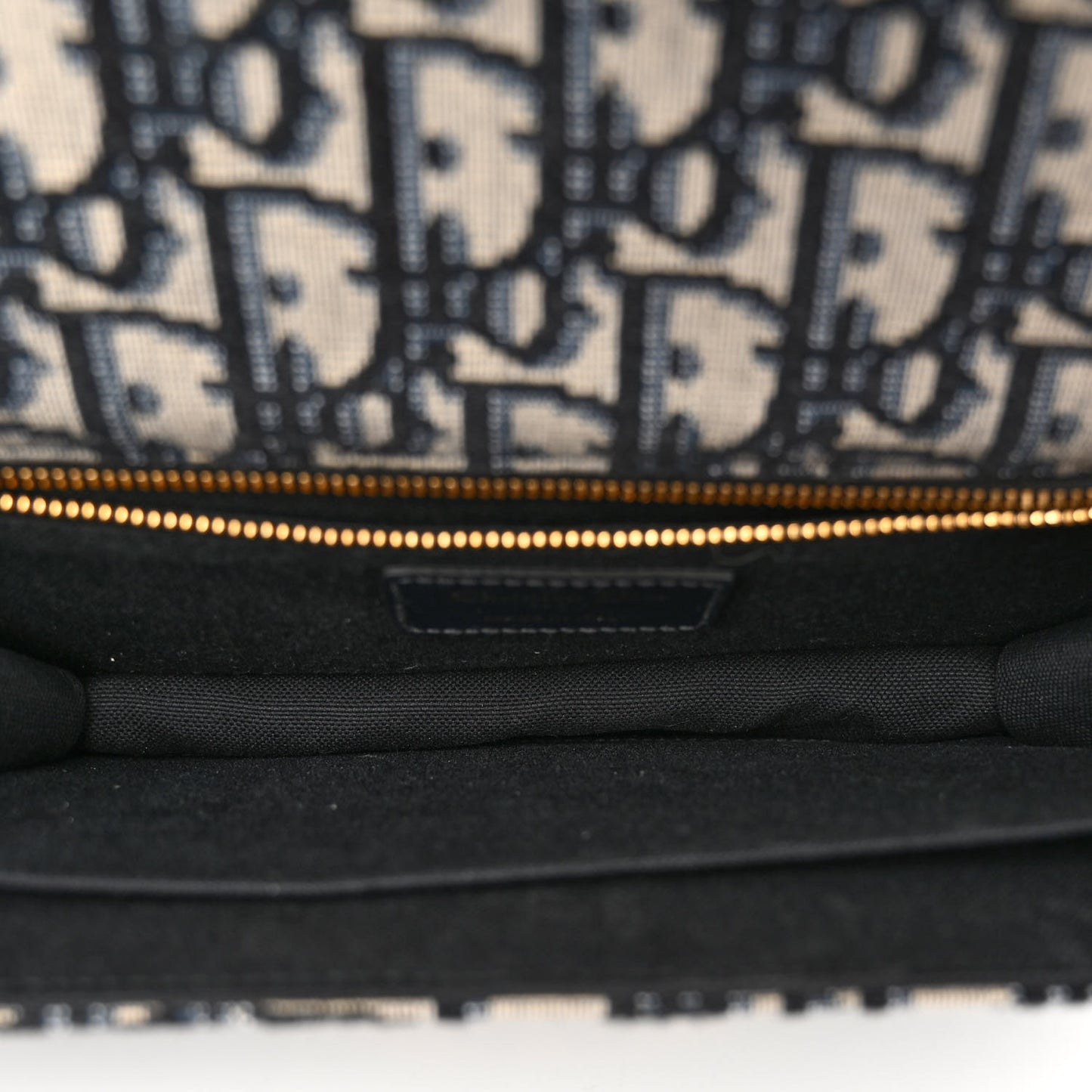 Oblique 30 Montaigne Chain Flap Bag Blue