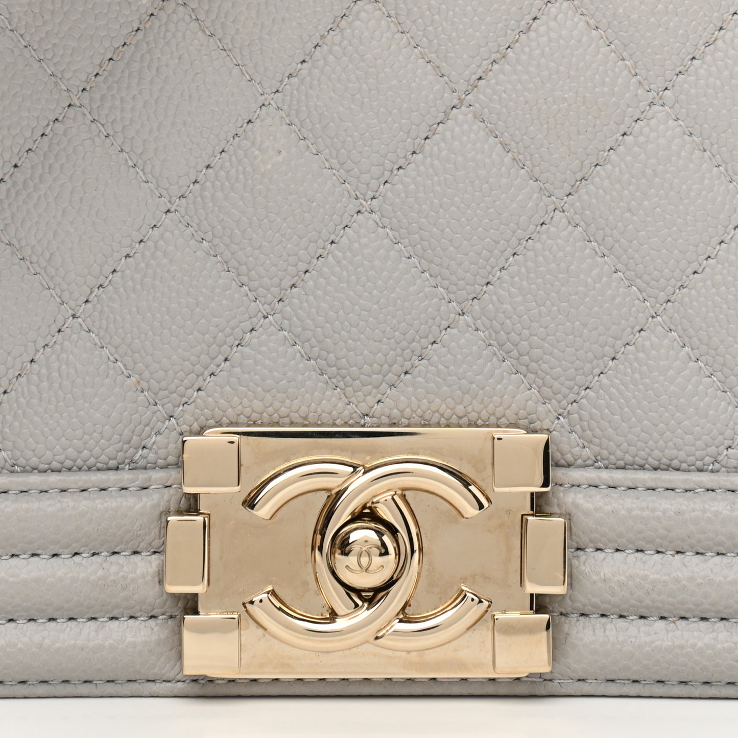 Caviar Quilted Medium Boy Flap Light Grey
