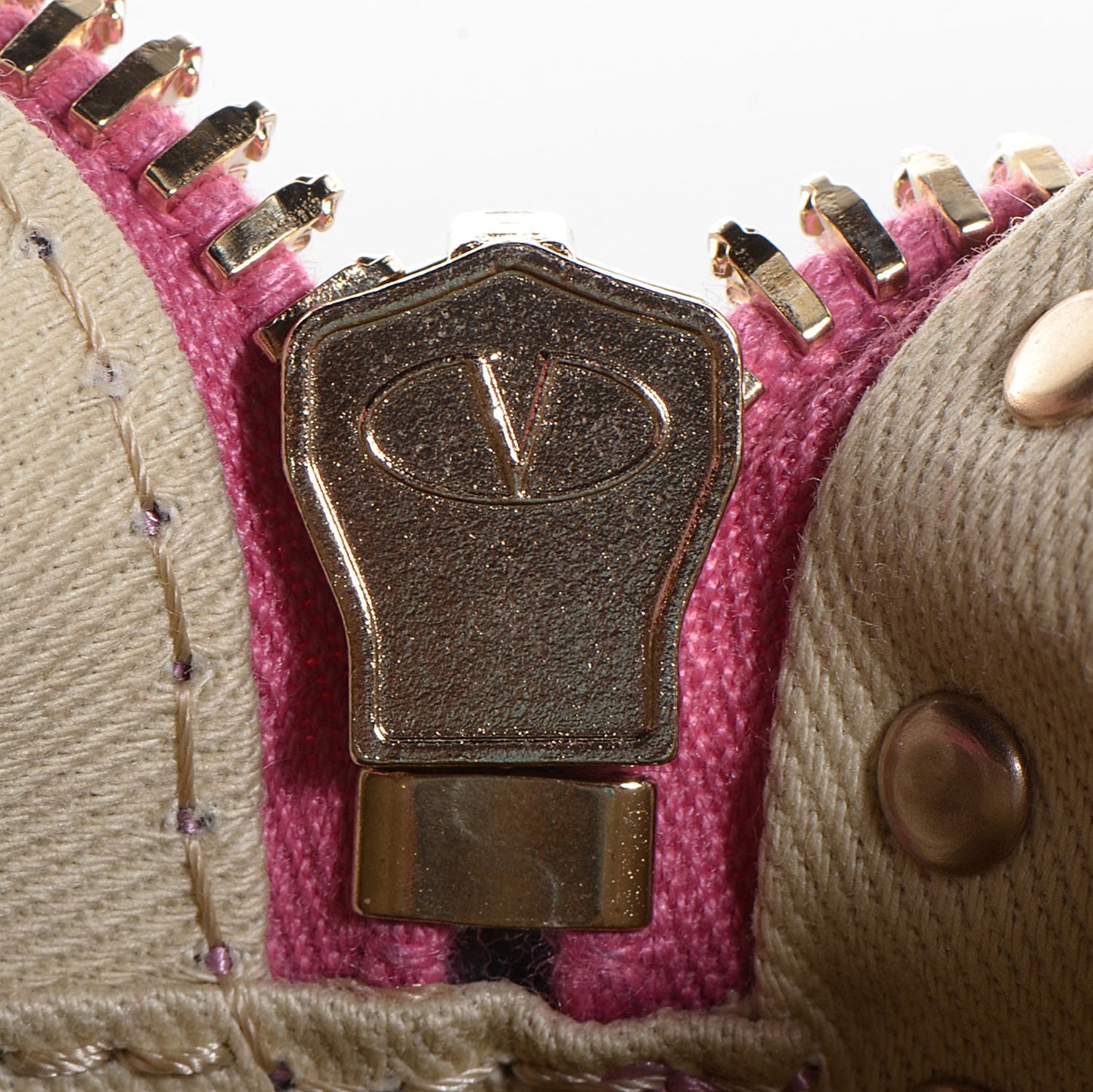 Vitello Medium Rockstud Backpack Ninphea