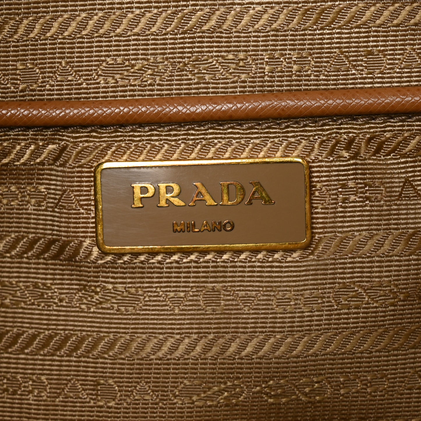 Saffiano Medium Galleria Double Zip Tote Caramel