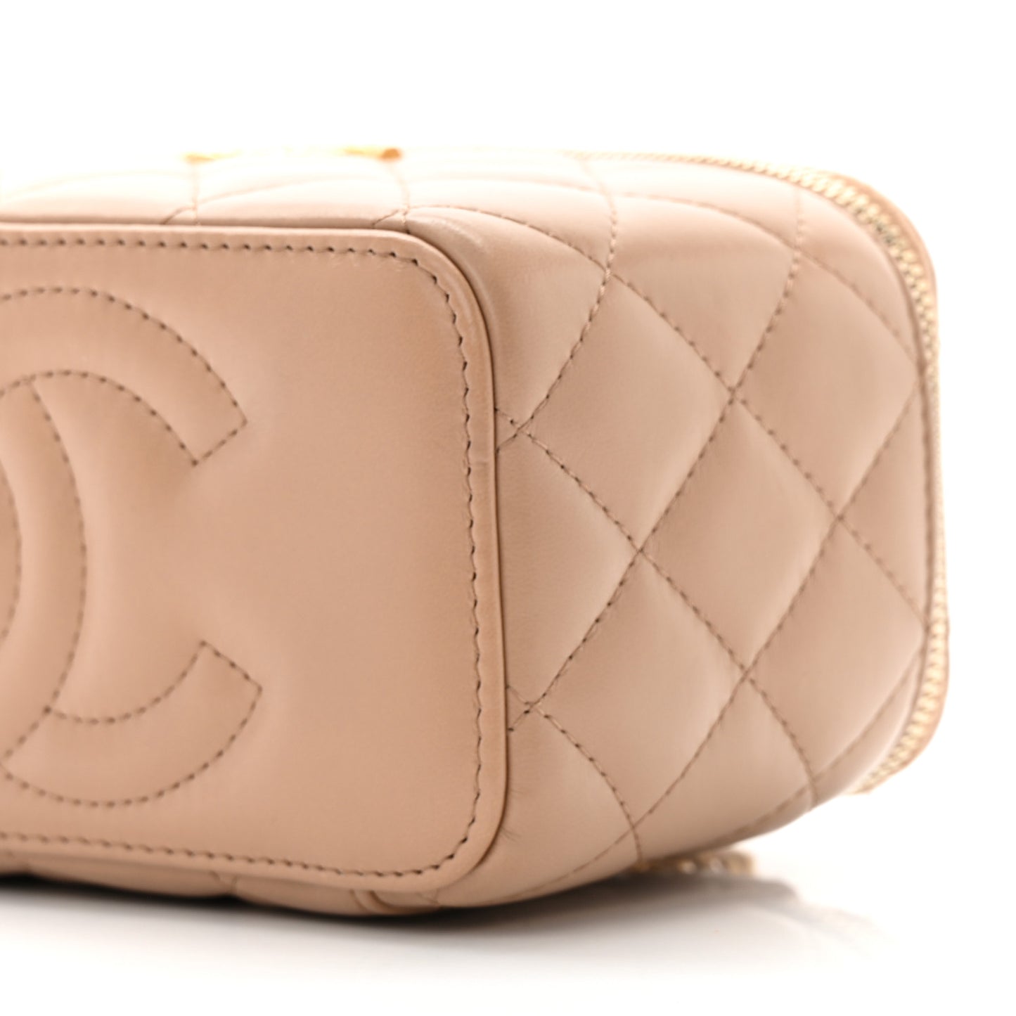 Lambskin Quilted Pearl Crush Small Vanity Case With Chain Beige