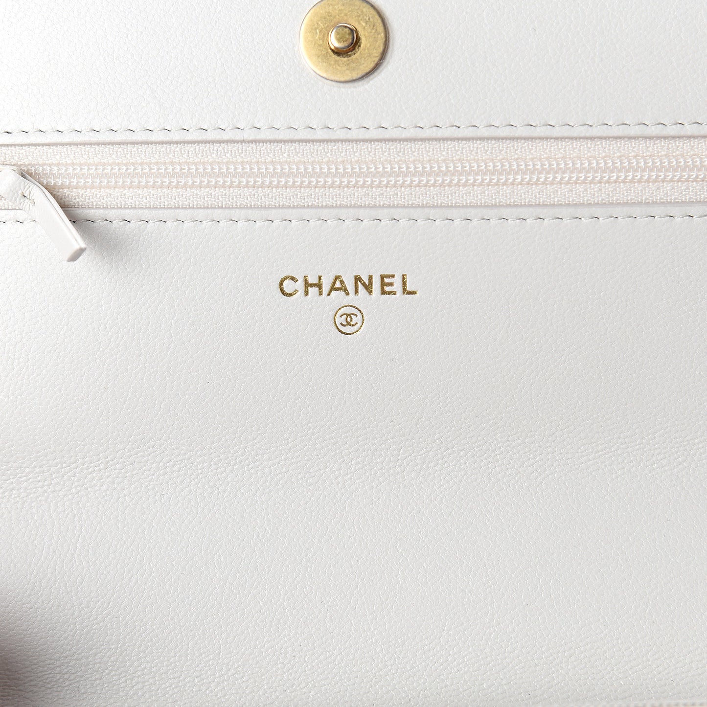 Goatskin Quilted 19 Wallet On Chain WOC White