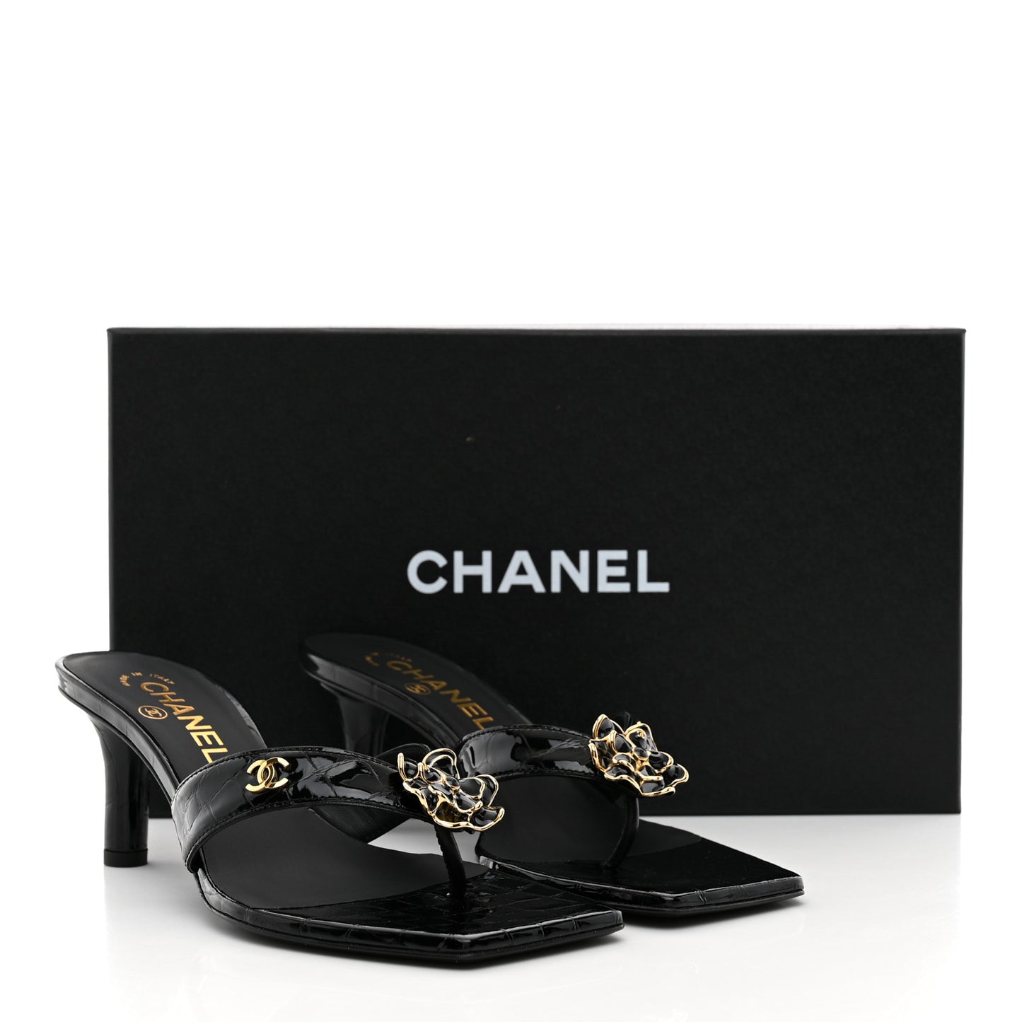 Crocodile Embossed Patent Calfskin Thong Sandals 37 Black