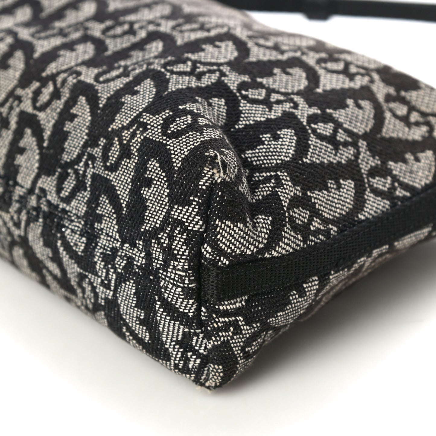 Monogram Shoulder Bag Pochette Black