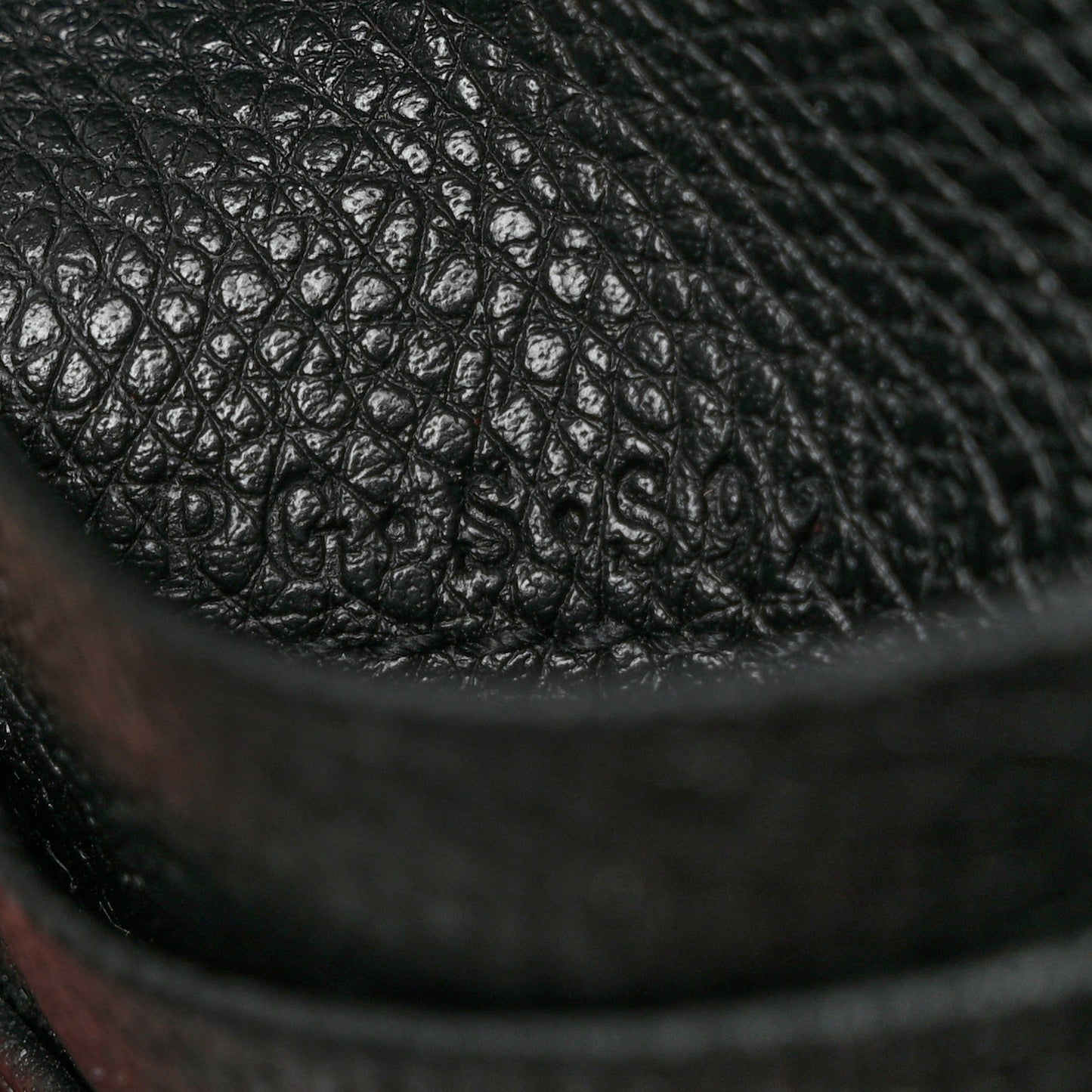 Grainy Calfskin VSling Compact Wallet Black