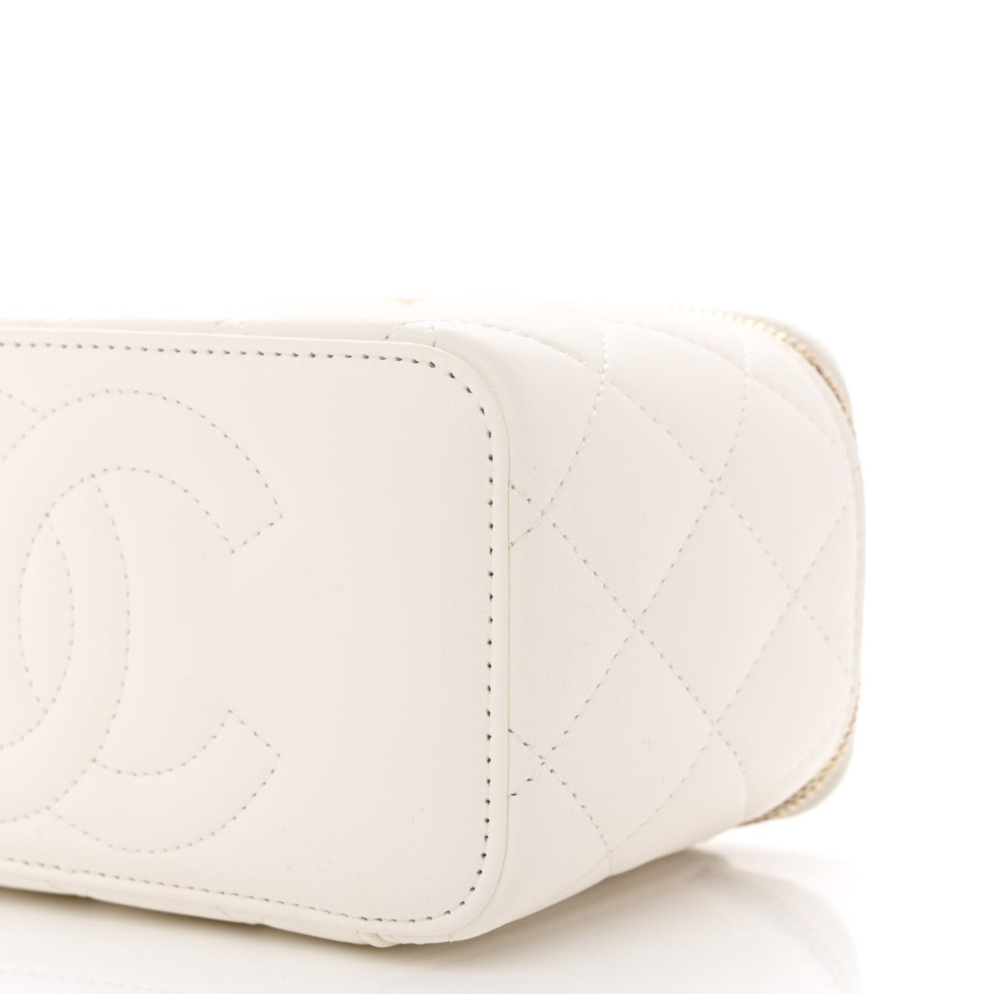Lambskin Quilted Enamel CC Pearl Crush Small Vanity Case With Chain White