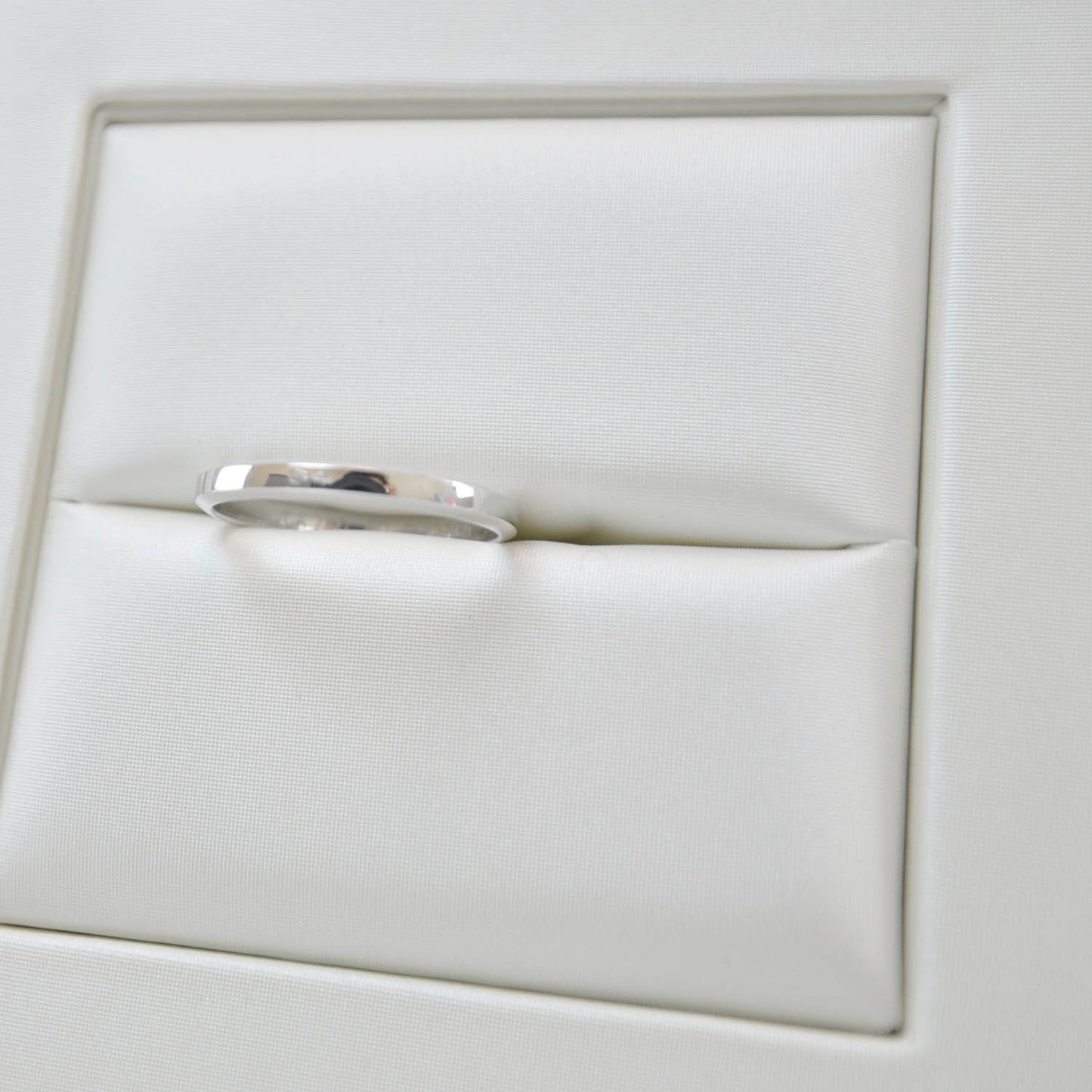 18k White Gold Ring 9.25 60 9
