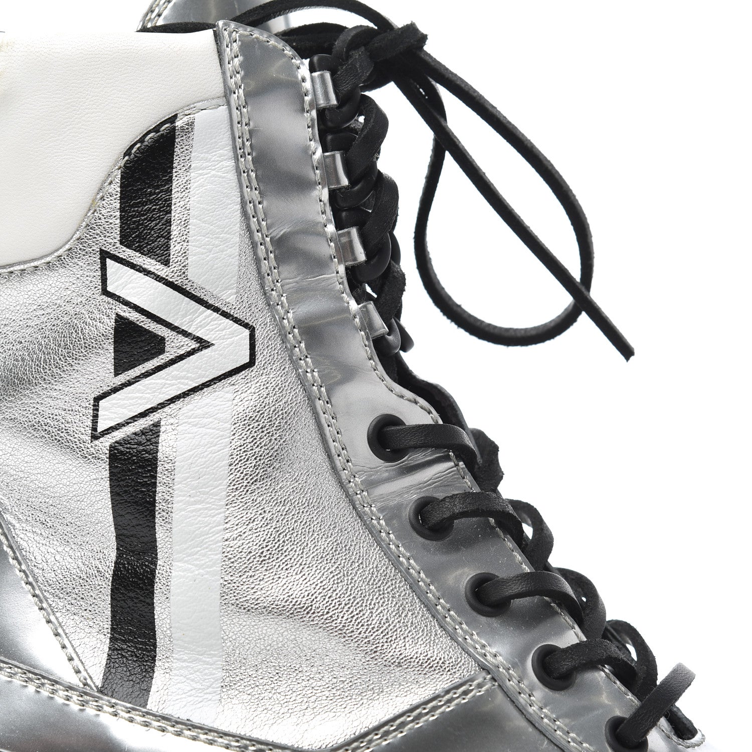 Louis Vuitton Patent Calfskin Spaceship Laureate Platform Desert Boots 37.5 Silver 15 of 21