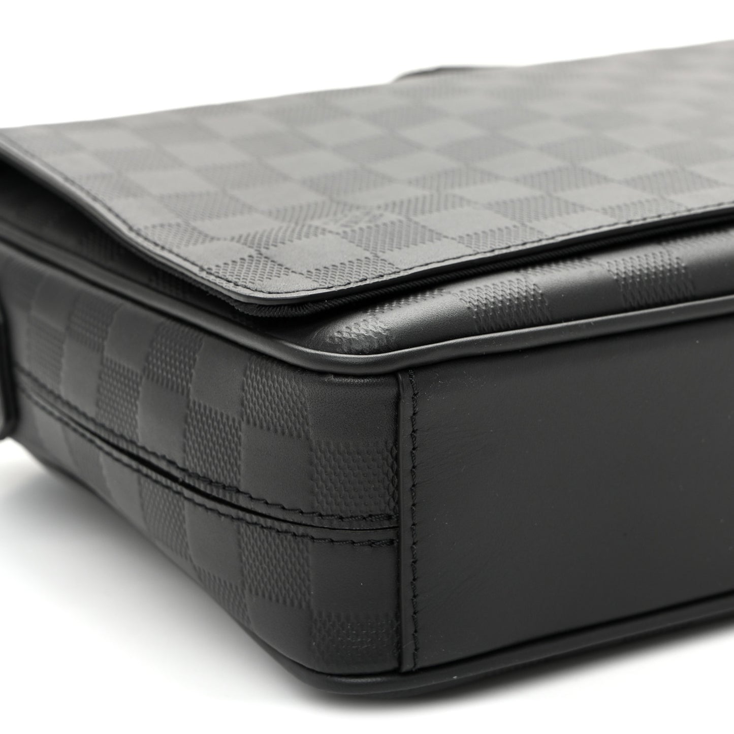 Damier Infini District PM Onyx