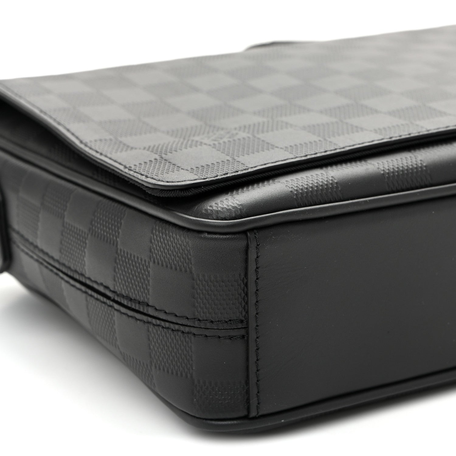 Louis Vuitton Damier Infini District PM Onyx 8 of 9