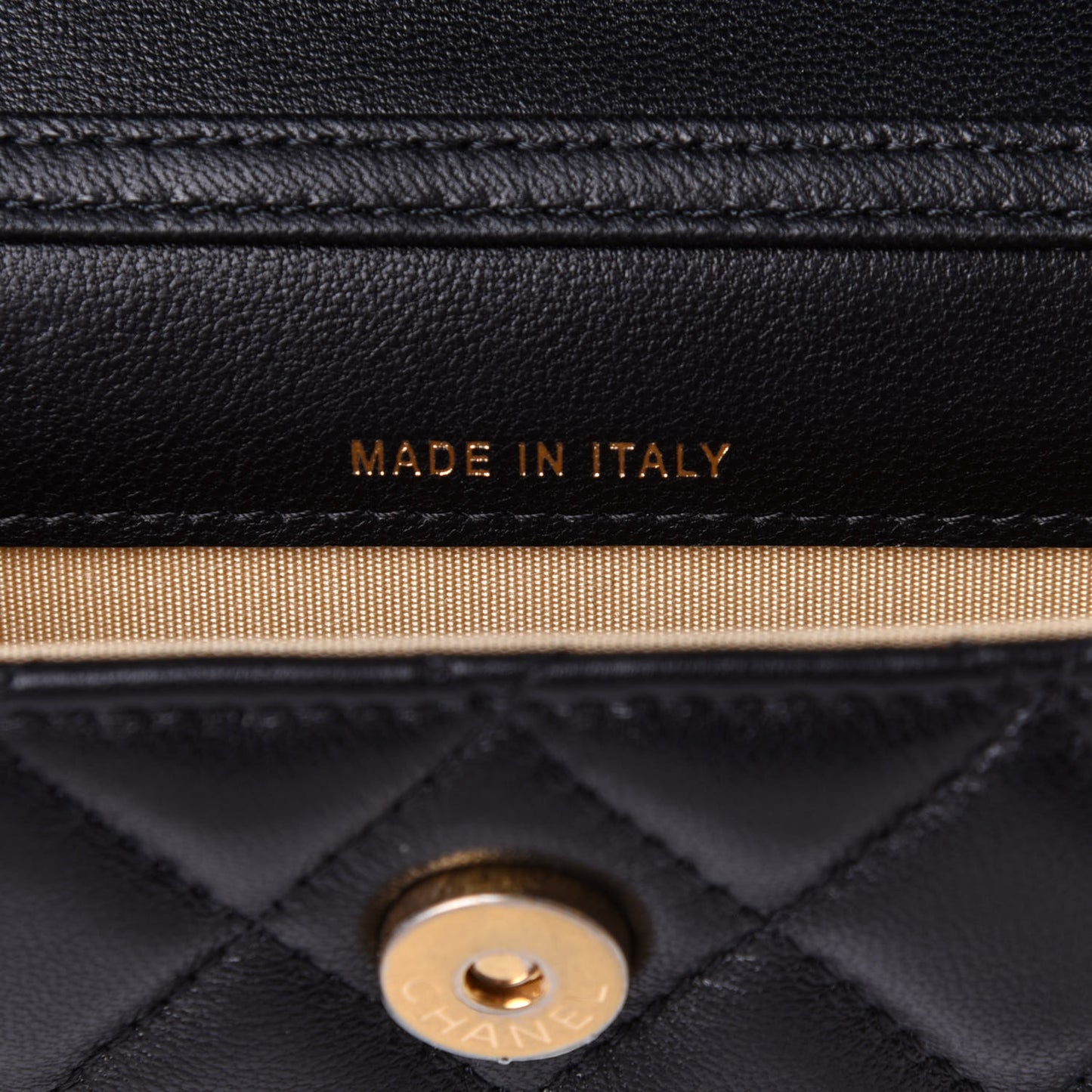 Lambskin Quilted Pearl Crush Clutch With Chain Black