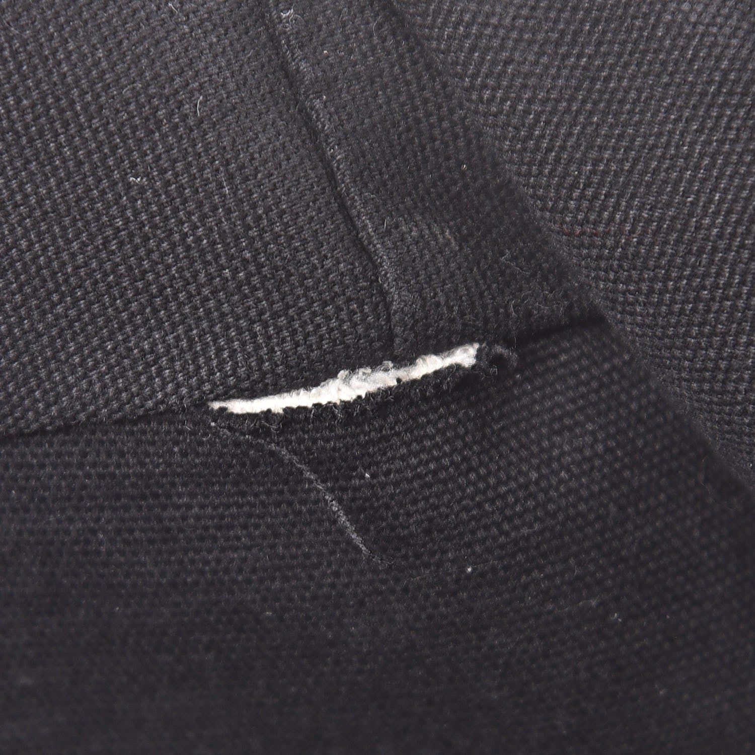 Saint Laurent Pebbled Lambskin Medium Easy Sac Black 23 of 23