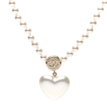 Chanel Pearl Crystal CC Heart Short Necklace Pearly White Gold 4 of 5