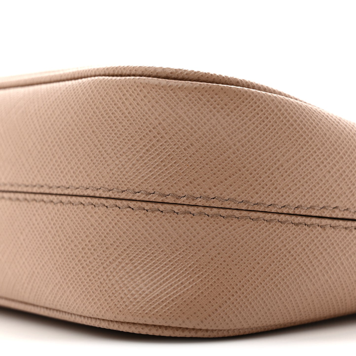 Saffiano Lux Re-Edition 2005 Shoulder Bag Cammeo