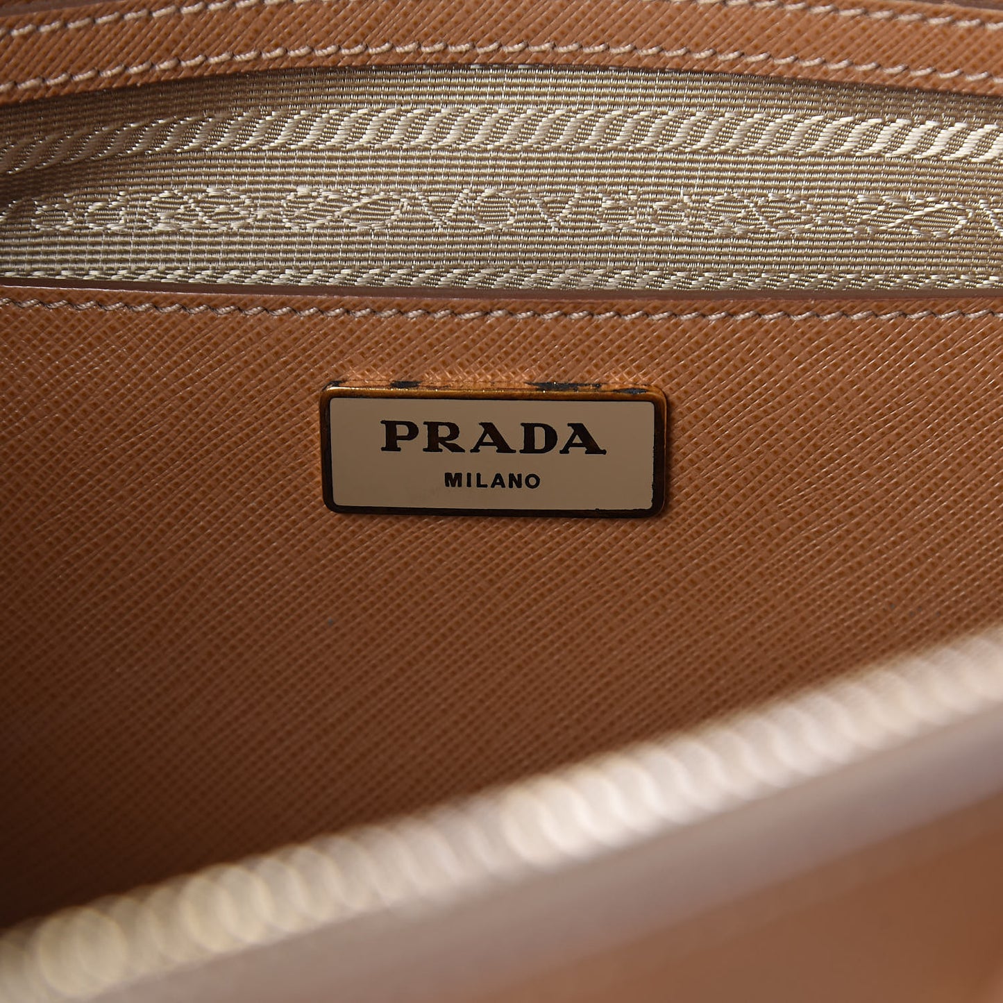 Saffiano Medium Galleria Double Zip Tote Caramel