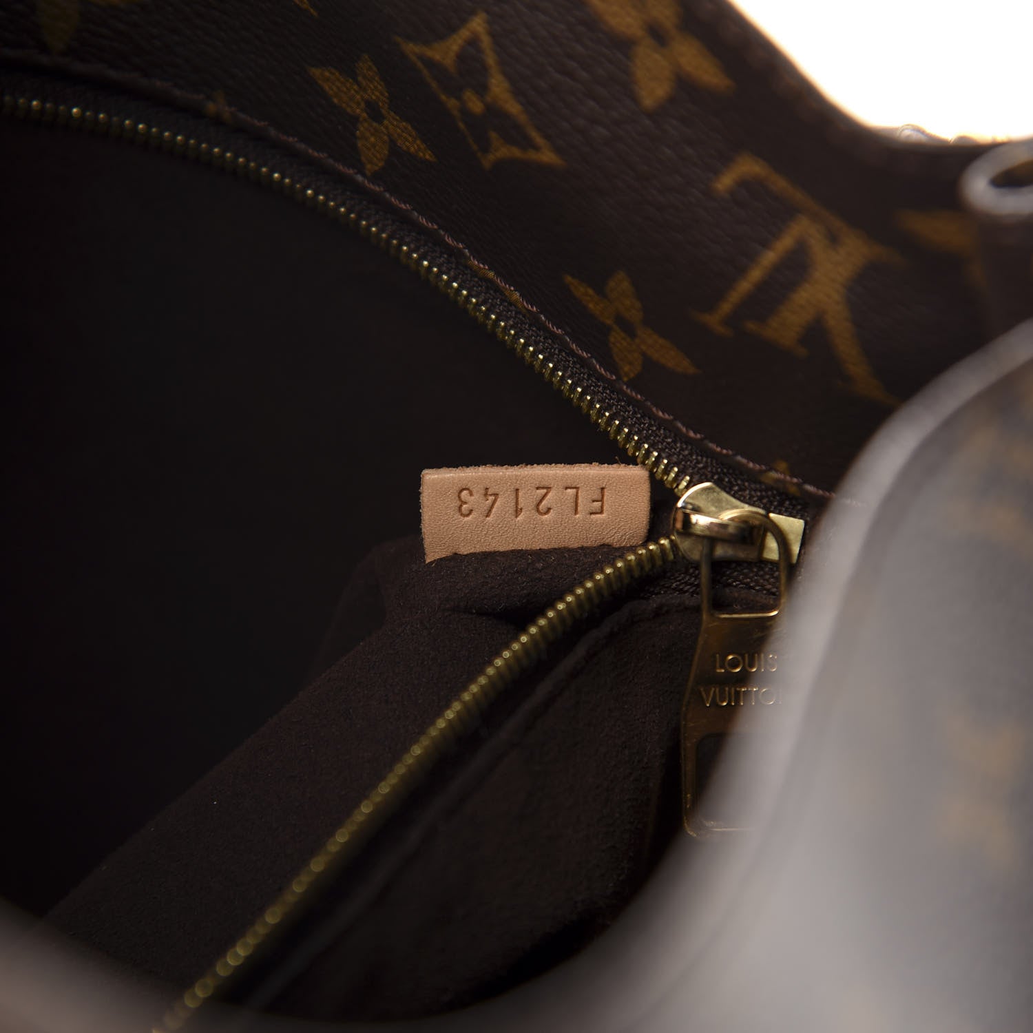 Louis Vuitton Monogram Metis 9 of 10