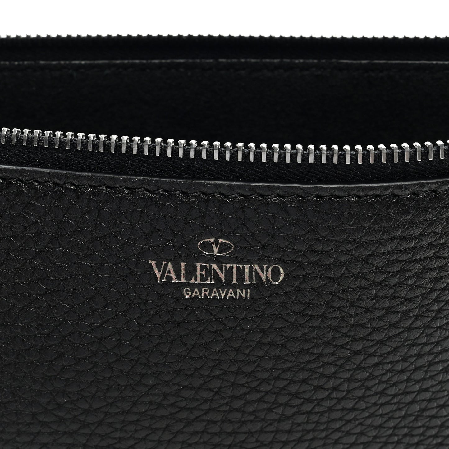 Pebbled Calfskin Monochrome Large Rockstud Zip Pouch Black