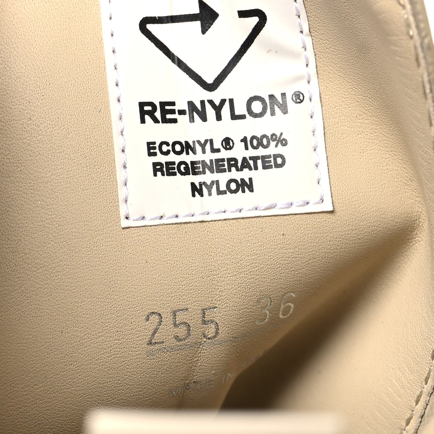 Spazzolato Rois Re-Nylon Metal Triangle Logo Monolith Pouch Pocket 55mm Boots 36 Deserto