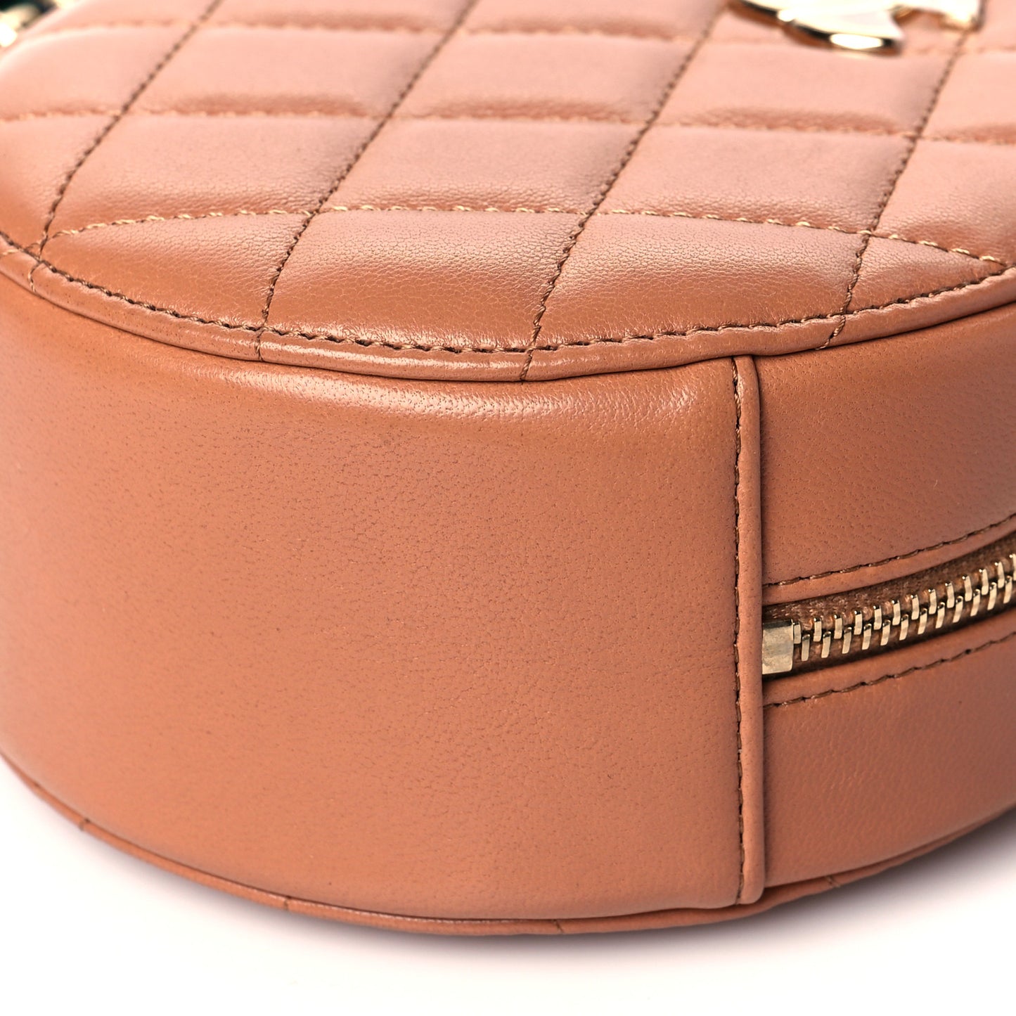 Shiny Lambskin Ribbon Quilted Round Clutch With Chain Brown