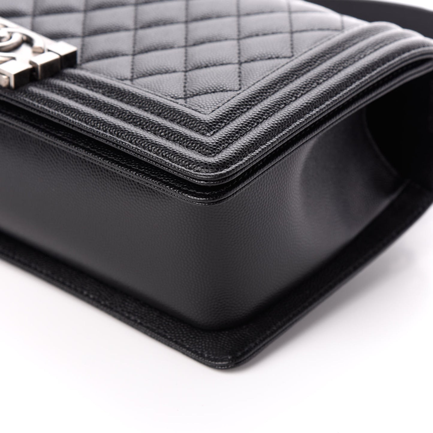 Caviar Quilted Medium Boy Flap Black