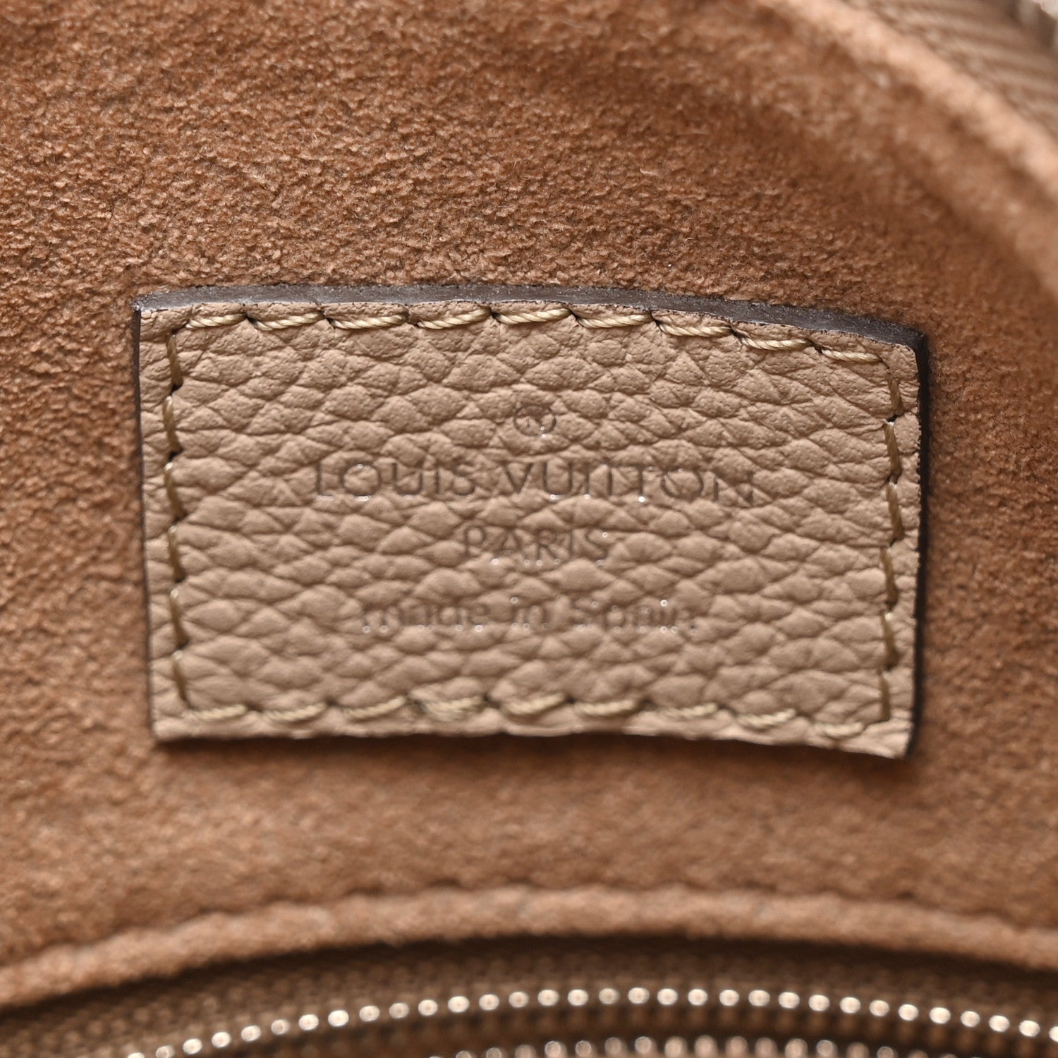 Louis Vuitton Mahina Beaubourg Hobo MM Galet 6 of 11