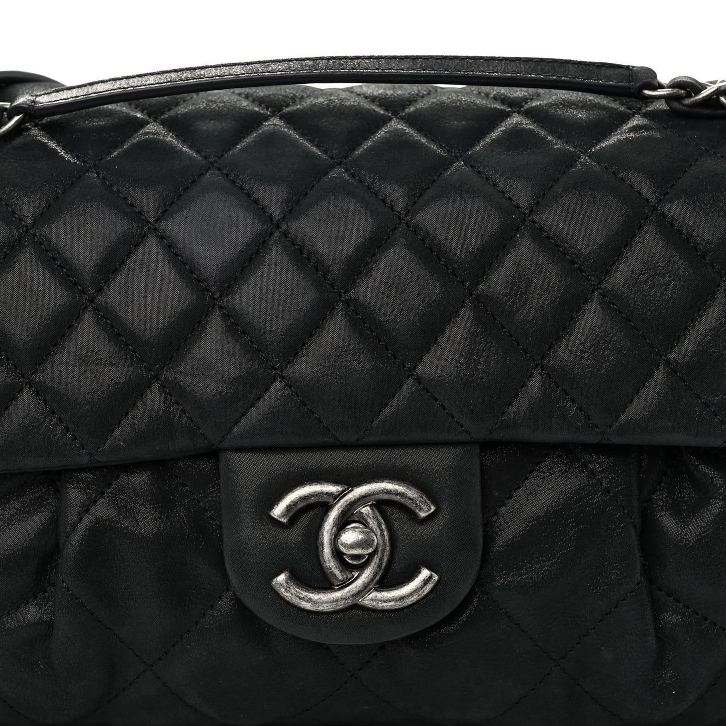 Iridescent Calfskin Large Chic Quilt Flap Black