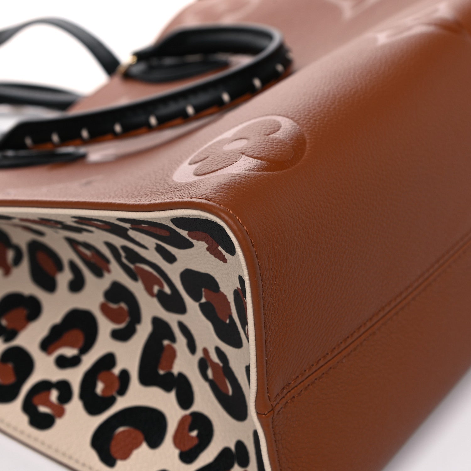 Louis Vuitton Empreinte Monogram Giant Wild At Heart Onthego MM Caramel 7 of 11