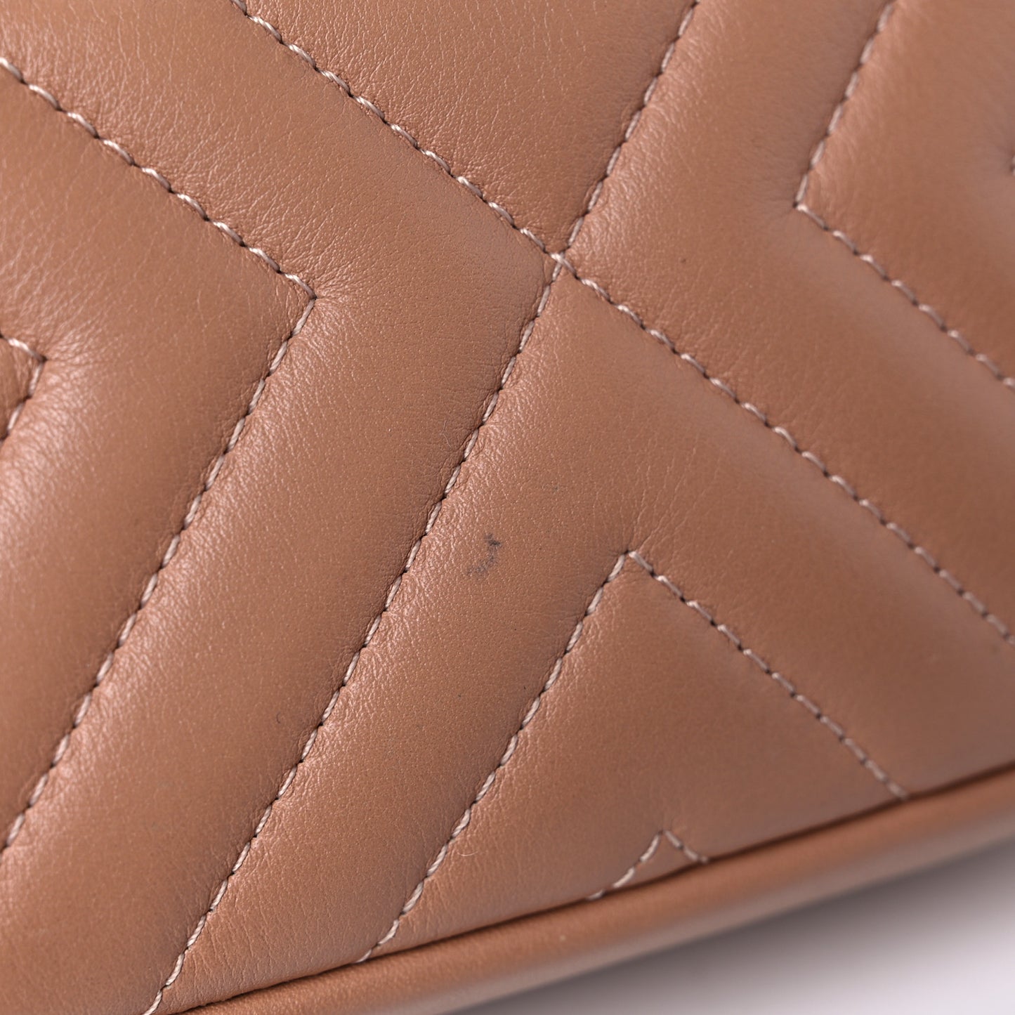 Lambskin Diagonal Chevron Quilted Tassel Camera Case Case Beige