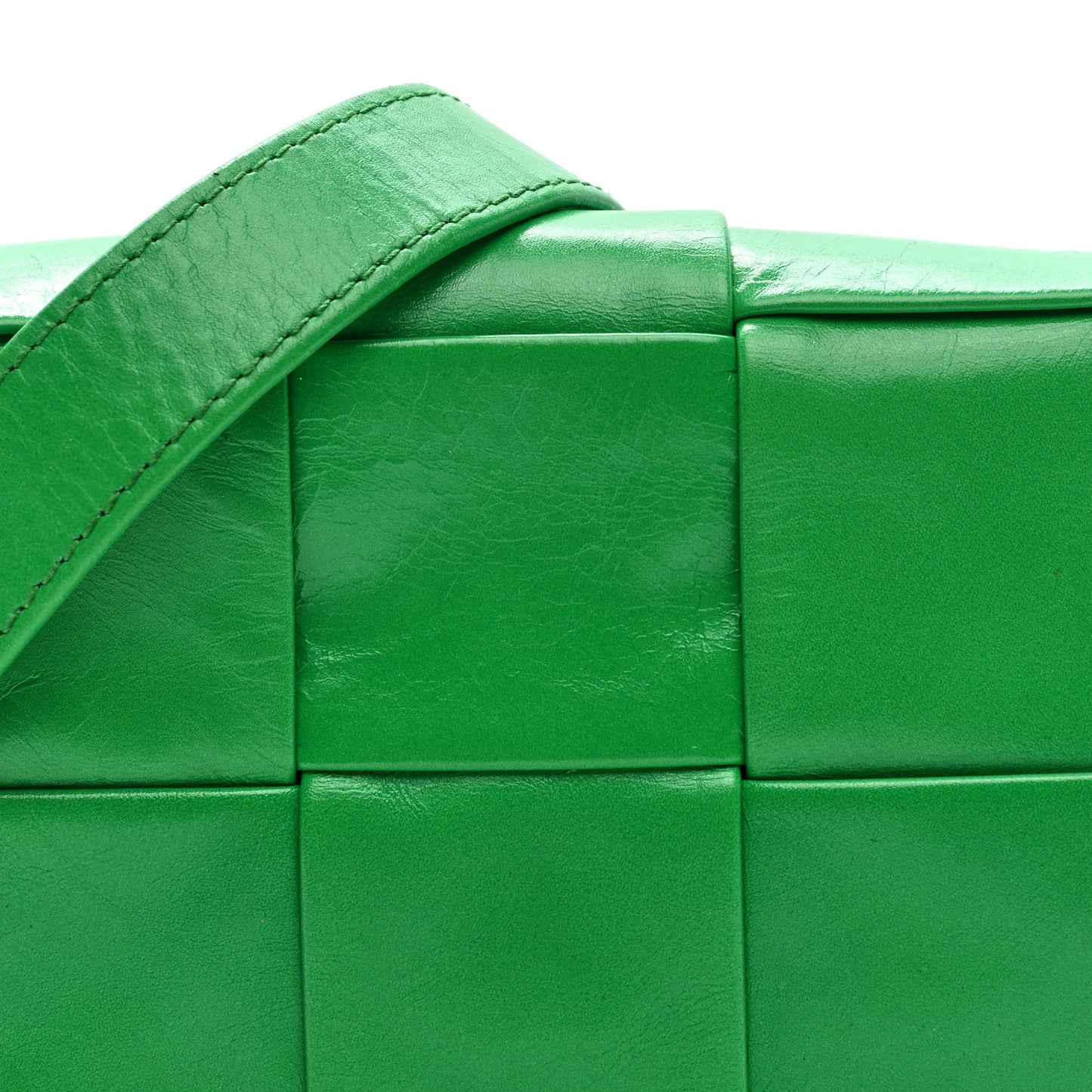 Paper Calfskin Maxi Intreccio Extra Mini Cassette Crossbody Bag Parakeet