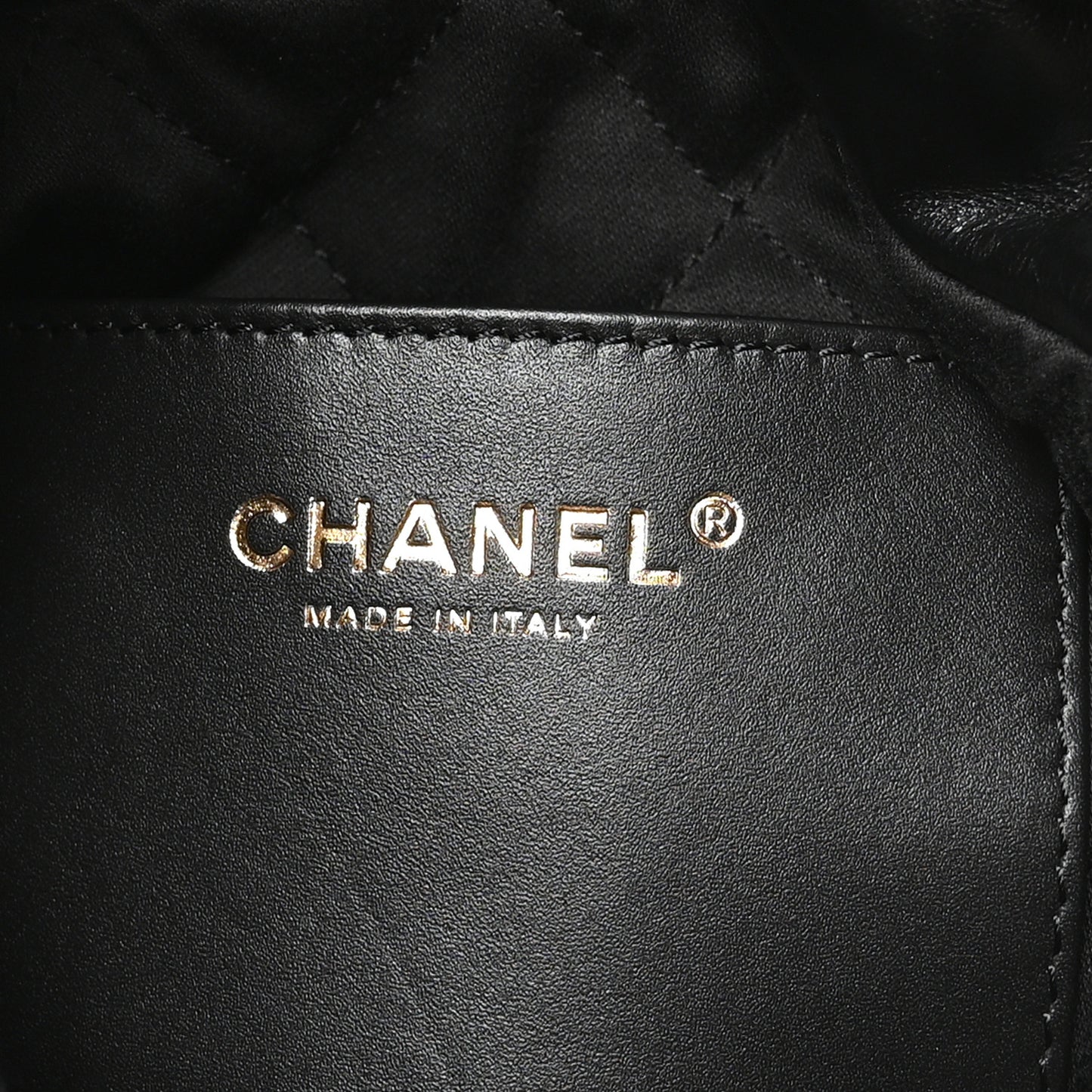 Shiny Calfskin Quilted Pearl CC Chain Mini Chanel 22 Black