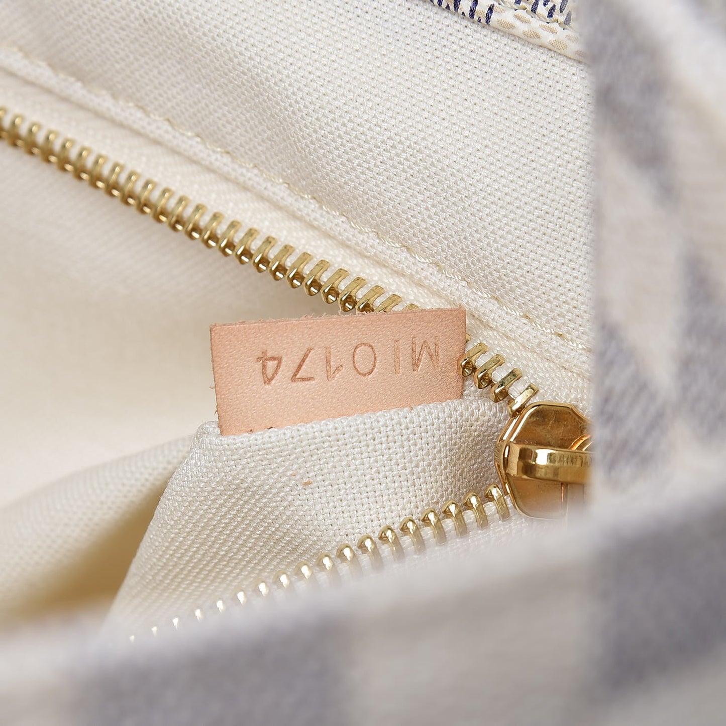 Damier Azur Cabas Adventure MM