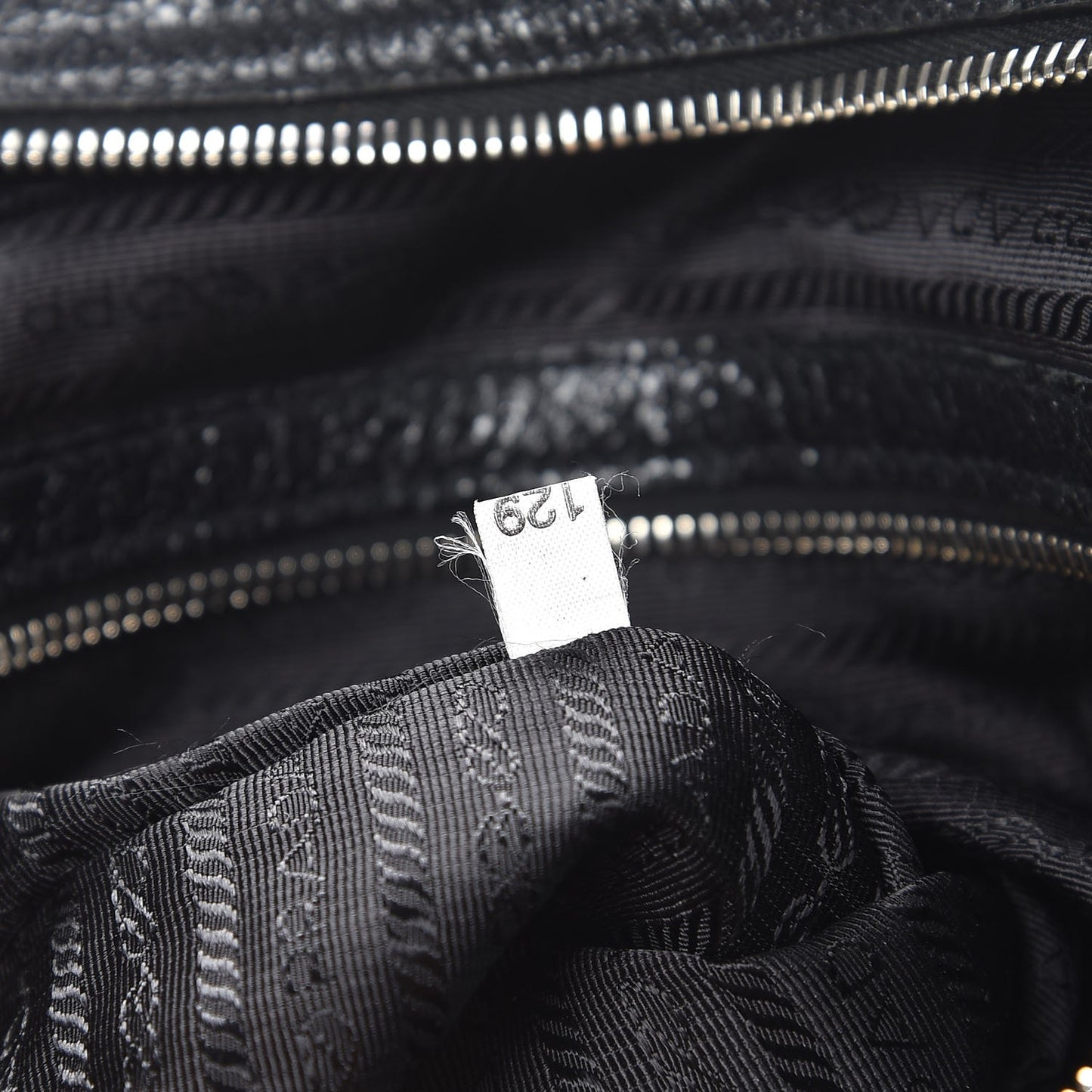 Tessuto Nylon Cervo Lux Dome Satchel Black