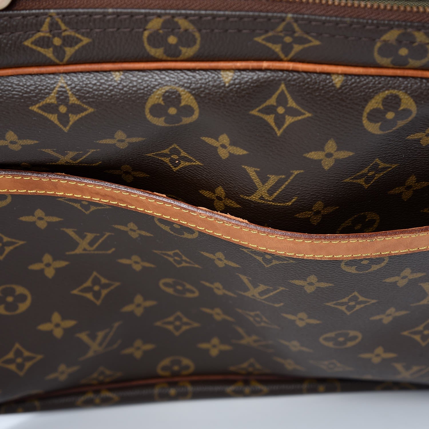 Louis Vuitton Monogram Reporter GM 12 of 20