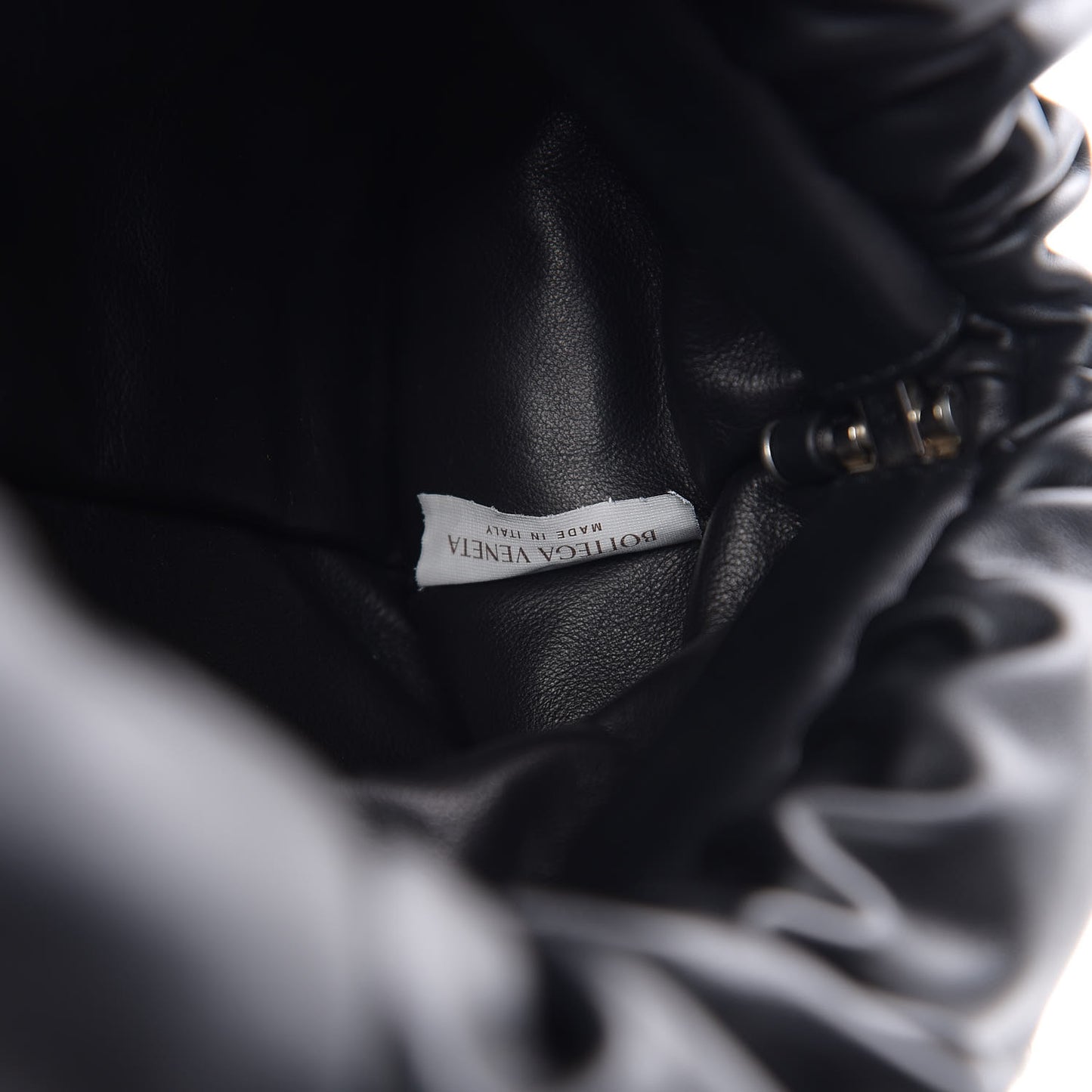 Calfskin The Pouch Chain Black