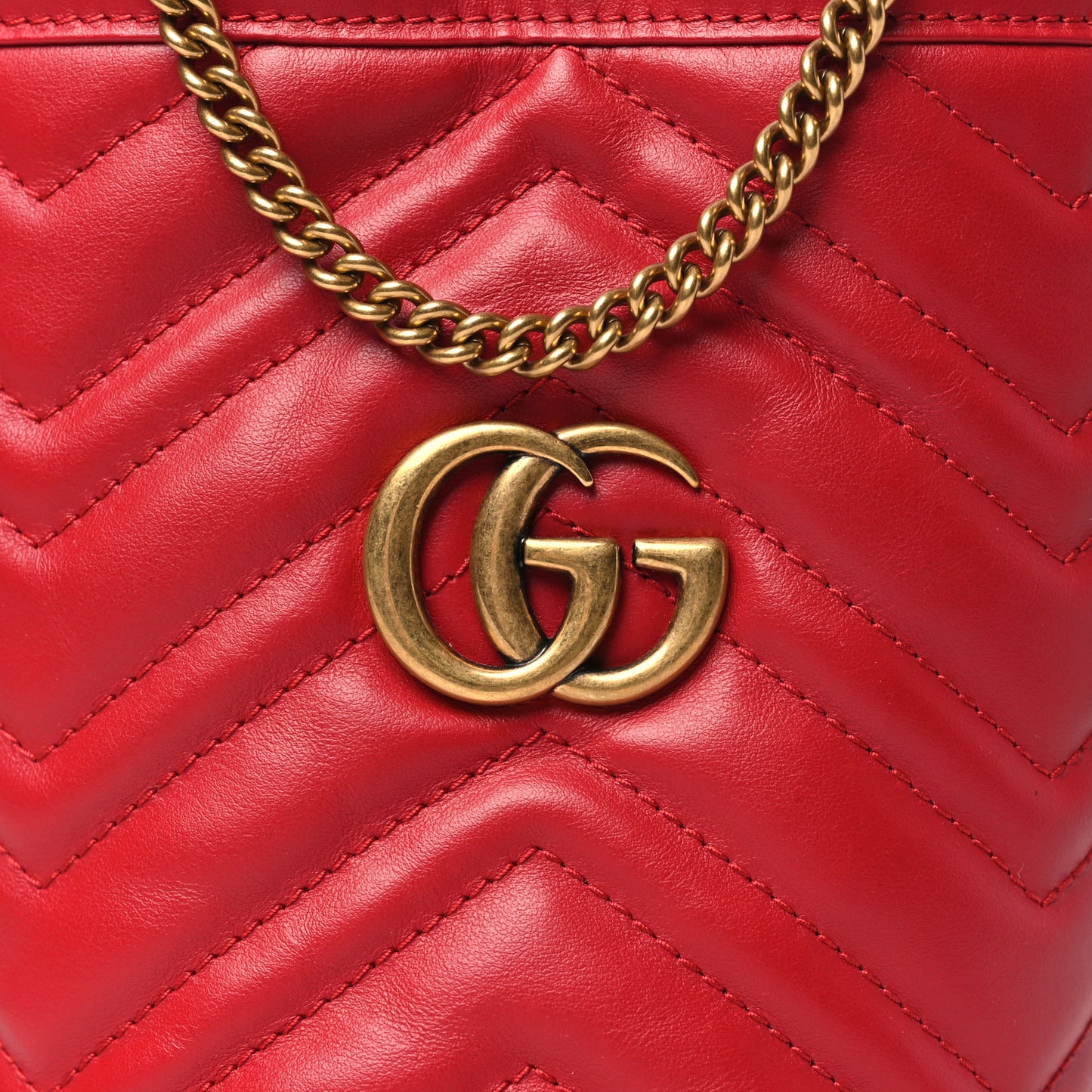 Calfskin Matelasse Mini GG Marmont 2.0 Bucket Bag Hibiscus Red