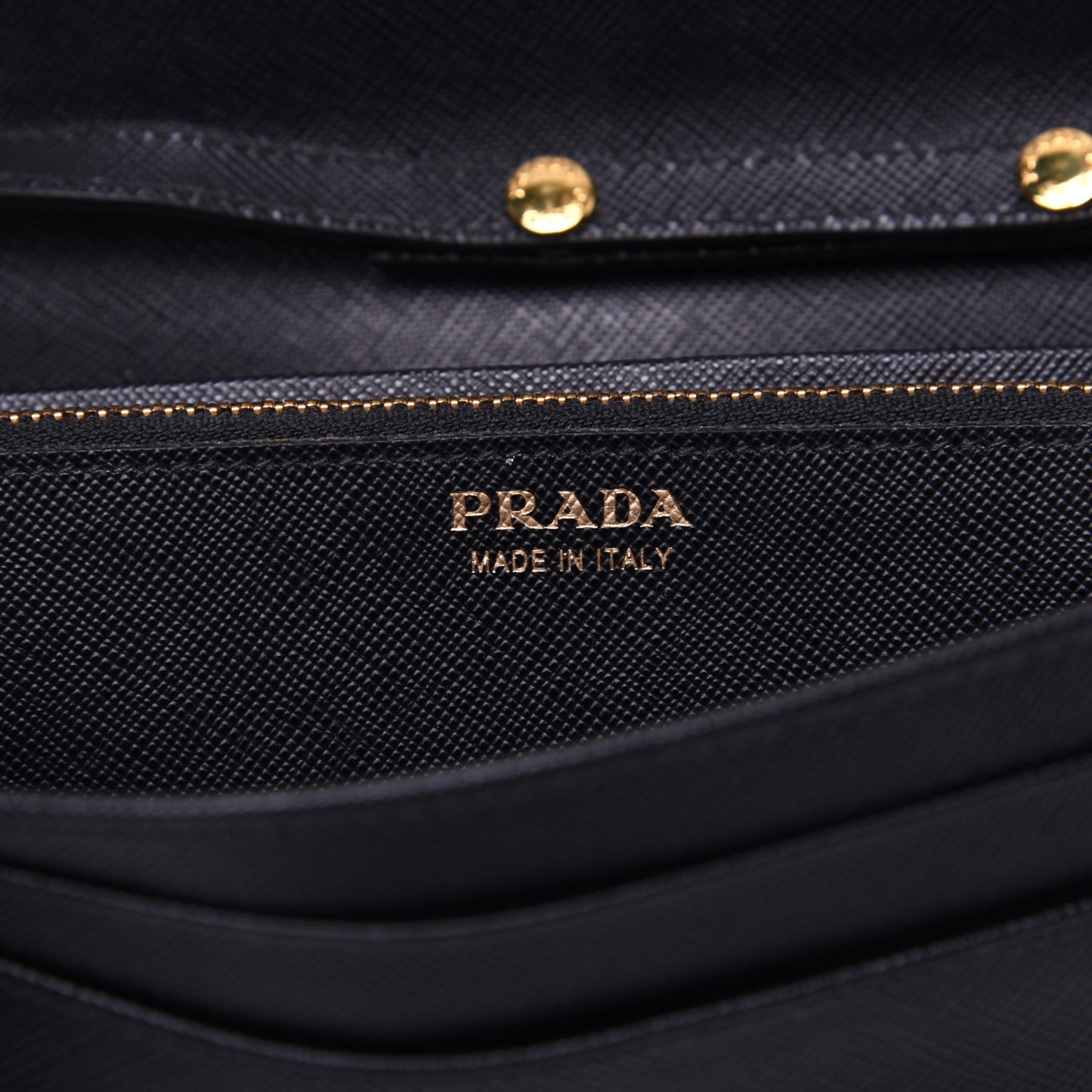 Saffiano Metal Oro Chain Wallet Black
