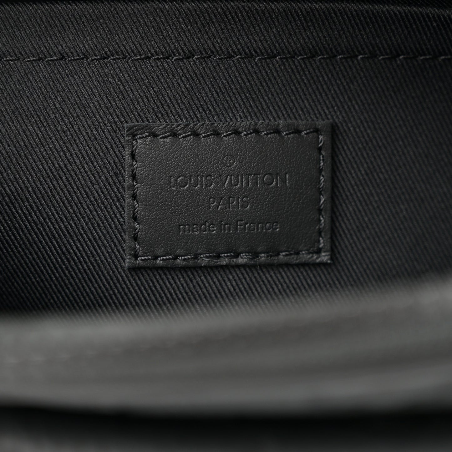 Taurillon Monogram S Lock Messenger Black