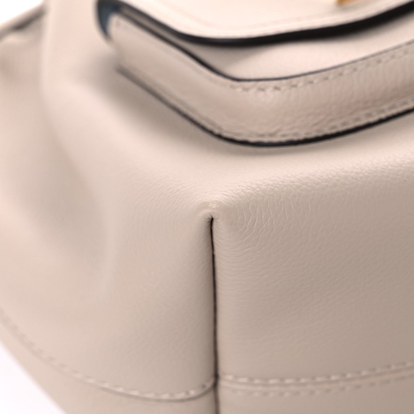 Calfskin Lockme Bucket MM Greige