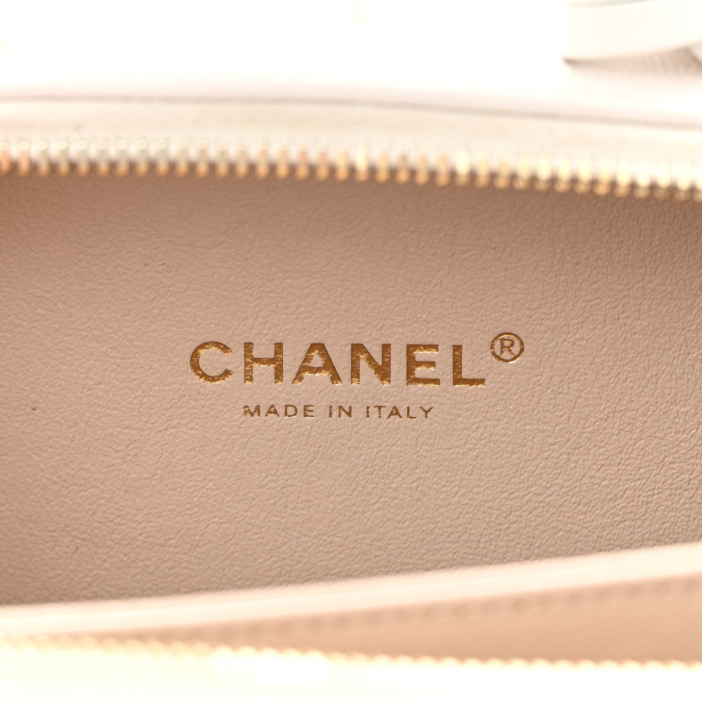 Caviar Quilted Small CC Filigree Vanity Case White