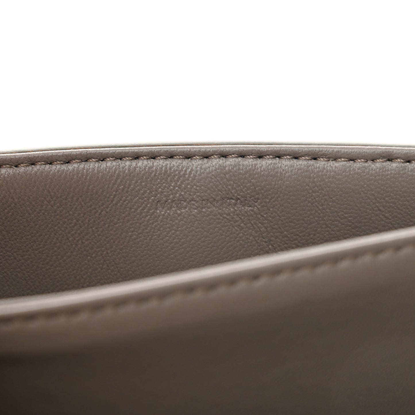 Shiny Calfskin Teen Triomphe Pebble