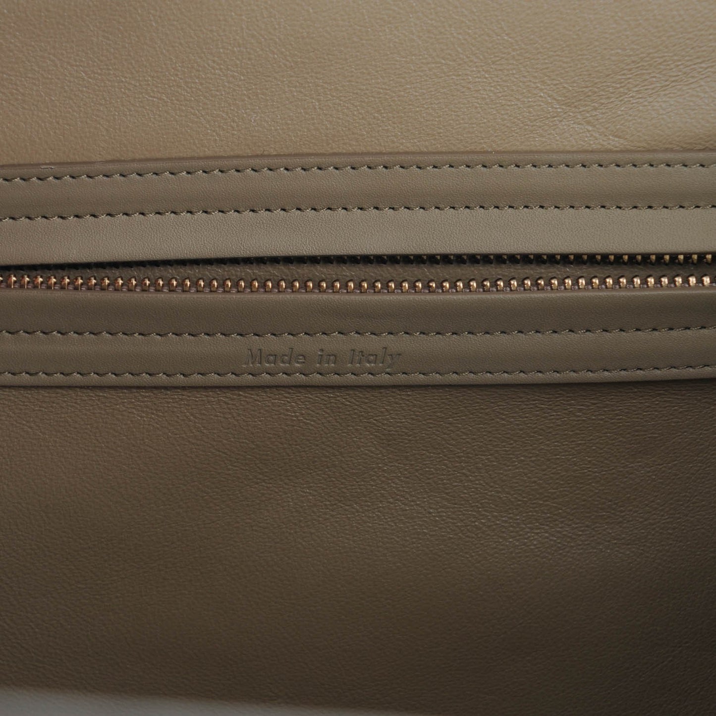 Crocodile Embossed Nubuck Medium Phantom Luggage Beige