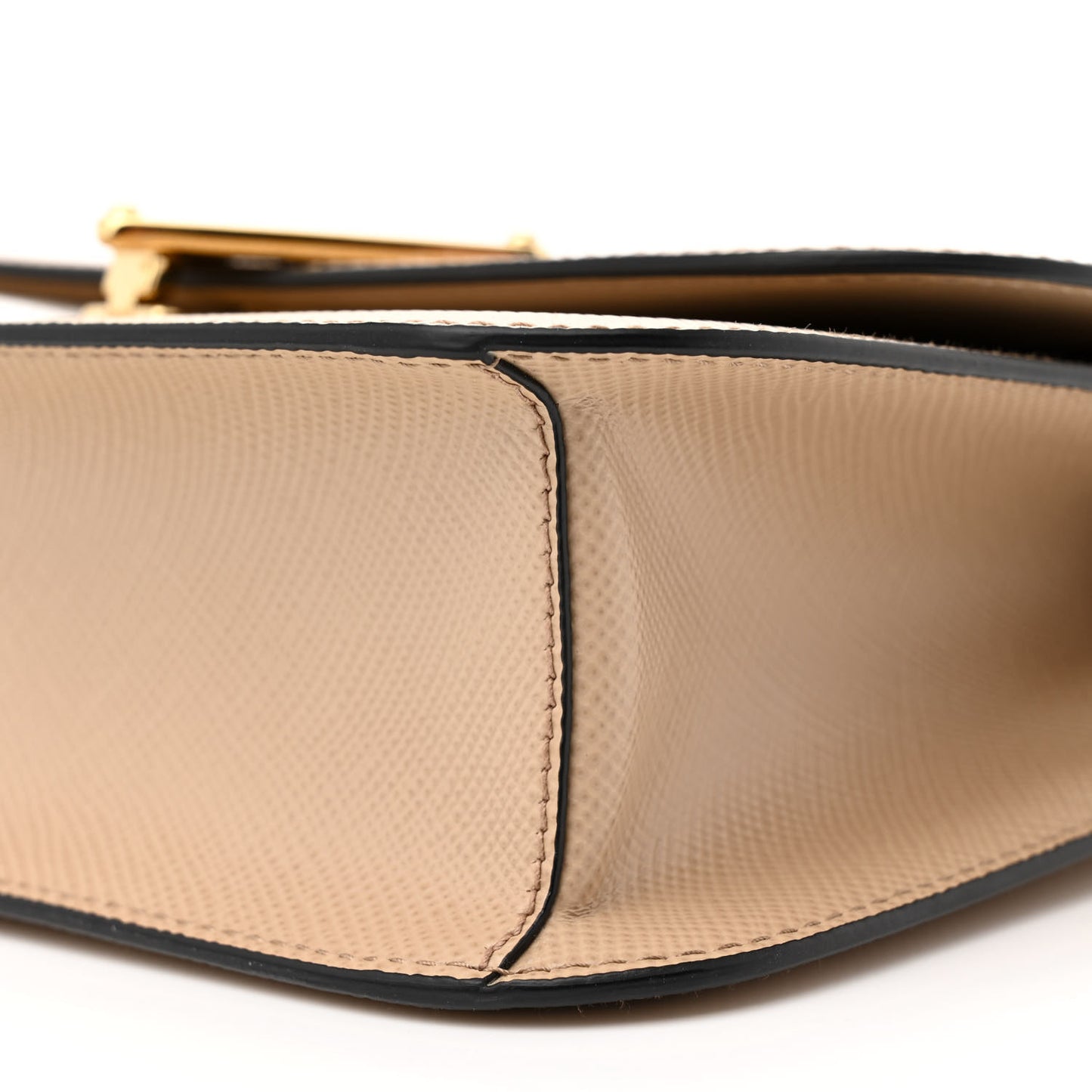Saffiano Cuir Triangle Embleme Flap Shoulder Bag Sabbia