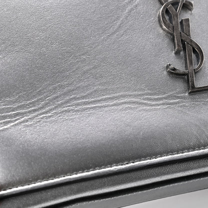 Saint Laurent Metallic Calfskin Monogram Chain Wallet Argento 9 of 10