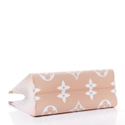 Louis Vuitton Monogram Giant By The Pool Onthego GM Brume 3 of 4