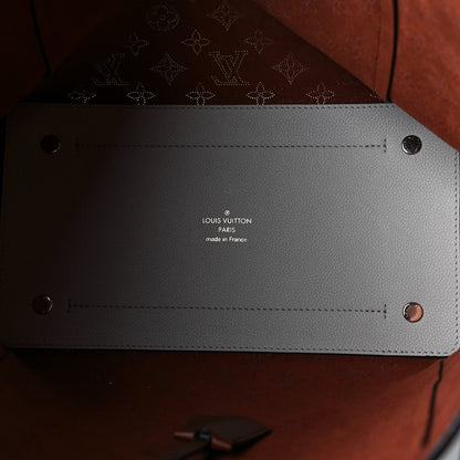 Louis Vuitton Mahina Hina MM Mist 6 of 16